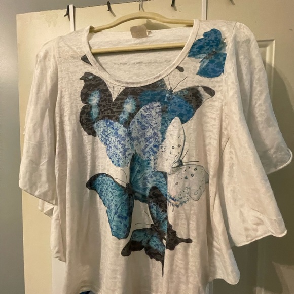 White tee with blue butterflies 🦋 with flutter sleeves - size medium - Picture 5 of 6